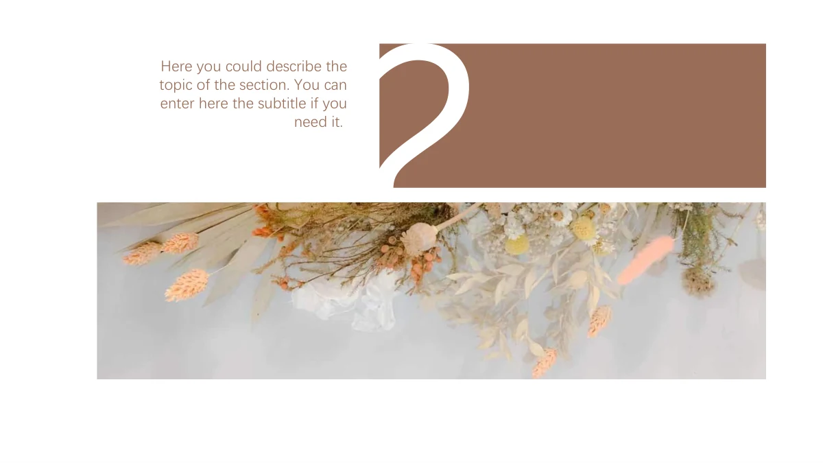 Modelo de Apresentação Diário de Viagem — Um painel marrom com um grande 2 acompanha uma foto horizontal de flores secas e um parágrafo breve.