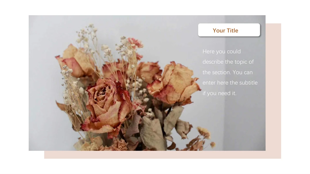 Modelo de Apresentação Diário de Viagem — Uma foto de rosas secas se sobrepõe a um painel rosado, com texto branco e Your Title à direita.